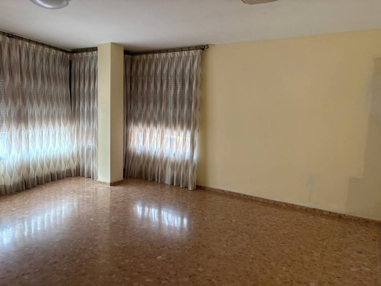 Sala d'estar de Pis de lloguer en Sedaví amb Aire condicionat i Calefacció