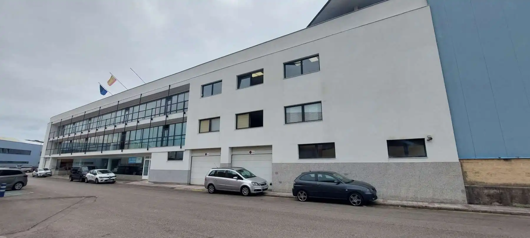 Außenansicht von Fabrikhallen zum Verkauf in Camargo