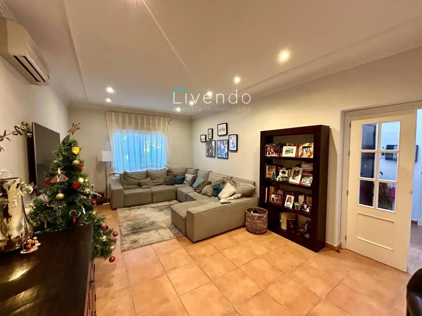 Sala d'estar de Casa o xalet en venda en Chiclana de la Frontera amb Piscina