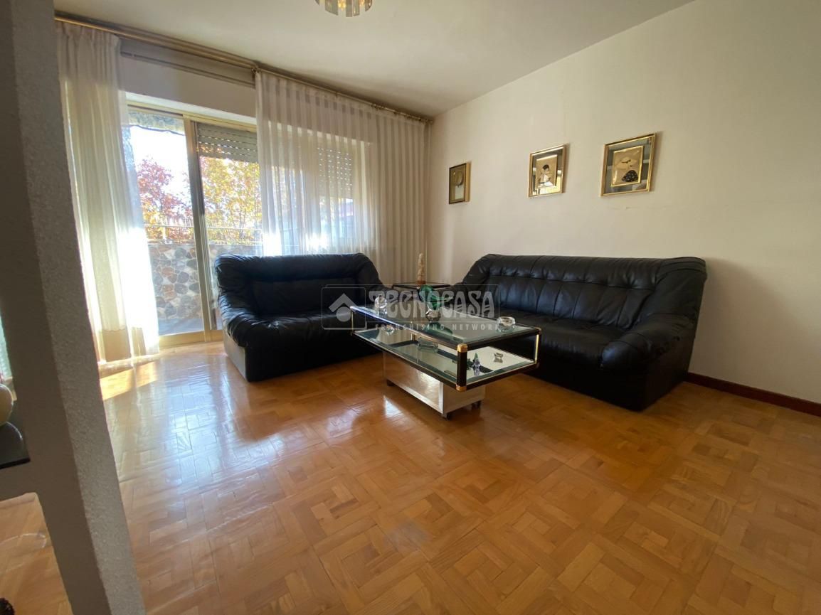 Living room of Flat for sale in  Madrid Capital  with Heating, Parquet flooring and Terrace