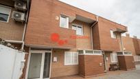 Vista exterior de Casa o xalet en venda en Pinto amb Aire condicionat, Terrassa i Balcó