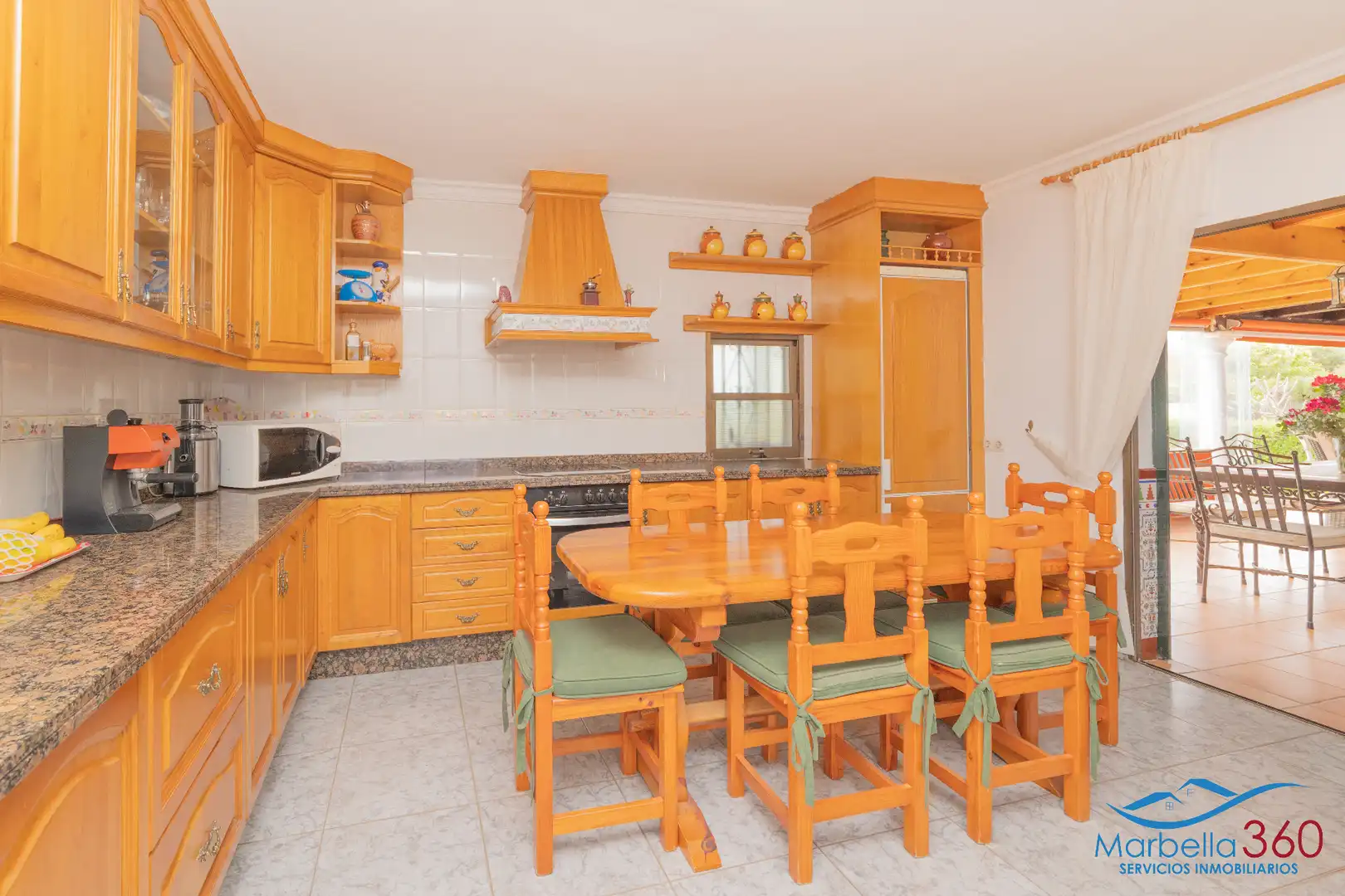 Cocina de Casa o chalet en venta en Marbella con Aire acondicionado, Calefacción y Jardín privado