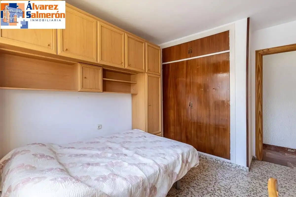 Dormitori de Pis en venda en Granada amb Aire condicionat i Calefacció