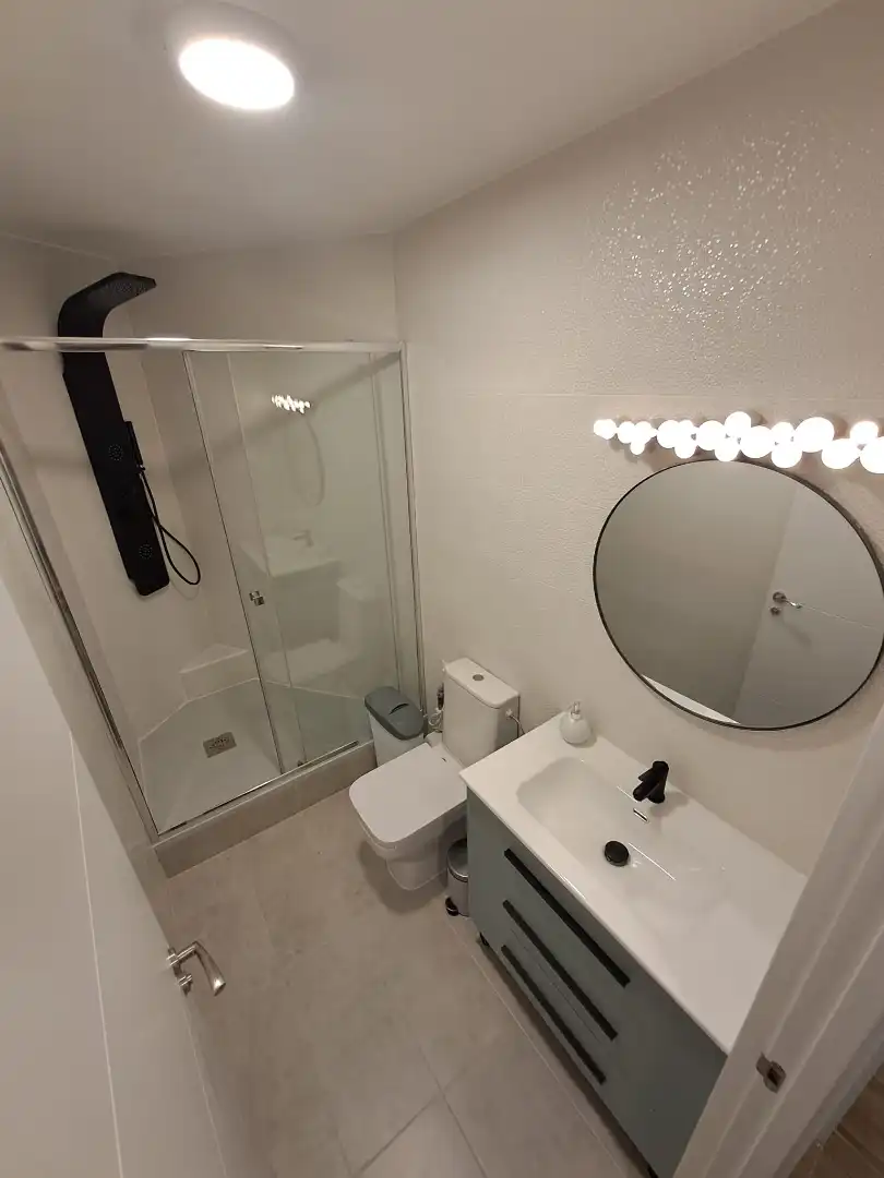Bathroom of Flat for share in Fuenlabrada  with Heating, Furnished and Oven