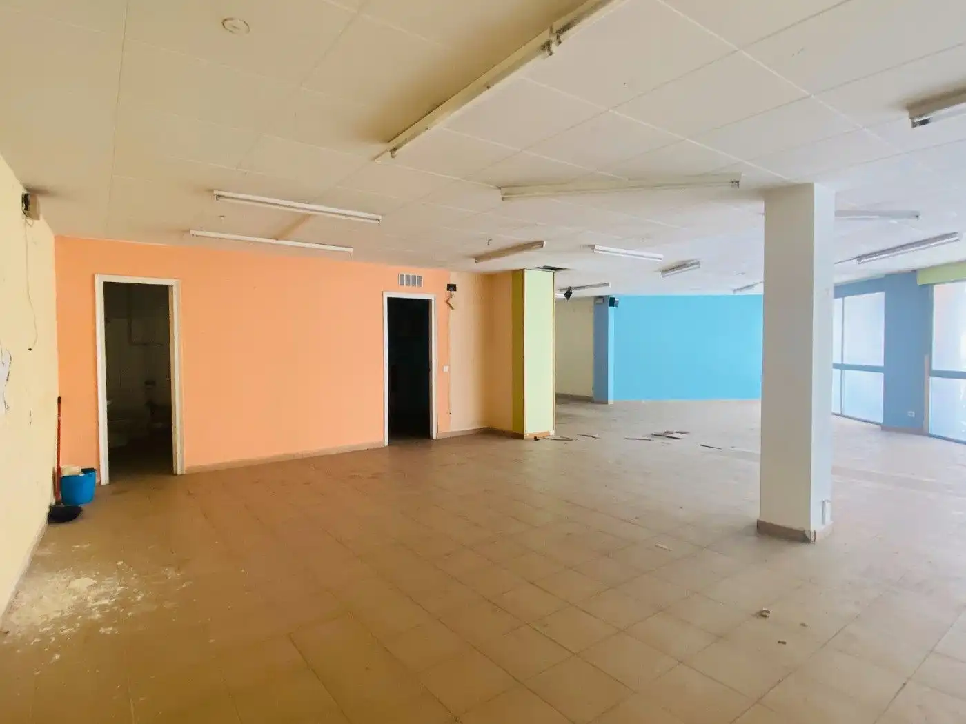 Business premises for sale in Avinguda Marignane 7, imagen 8