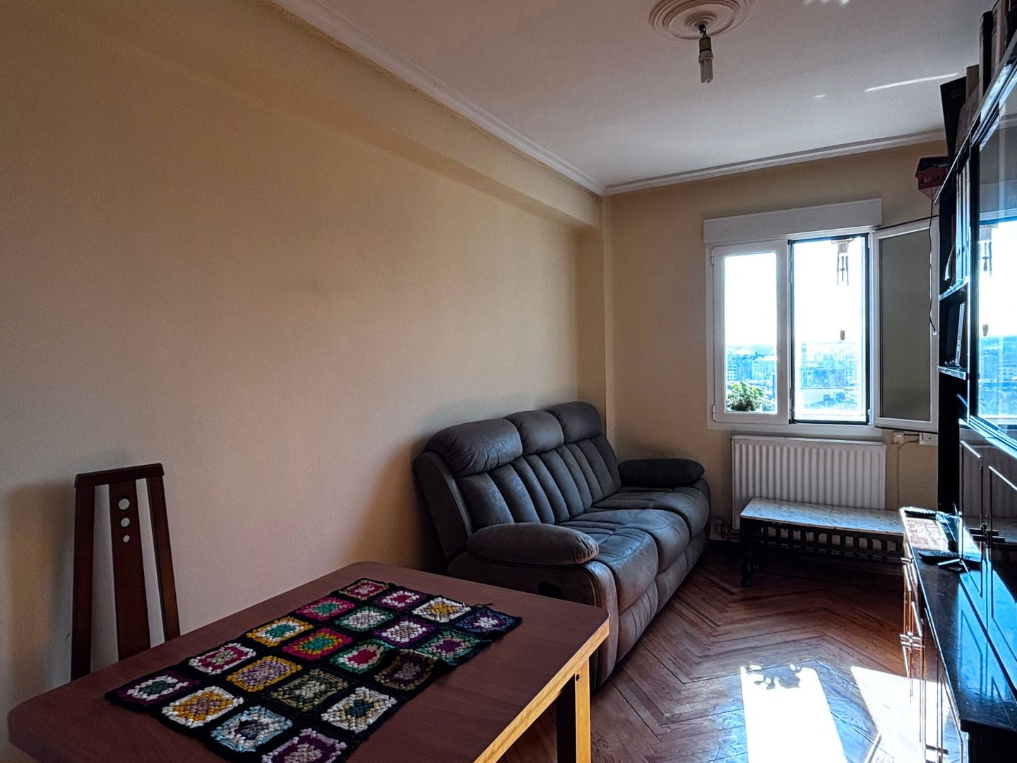 Sala d'estar de Pis en venda en Burgos Capital amb Calefacció i Parquet