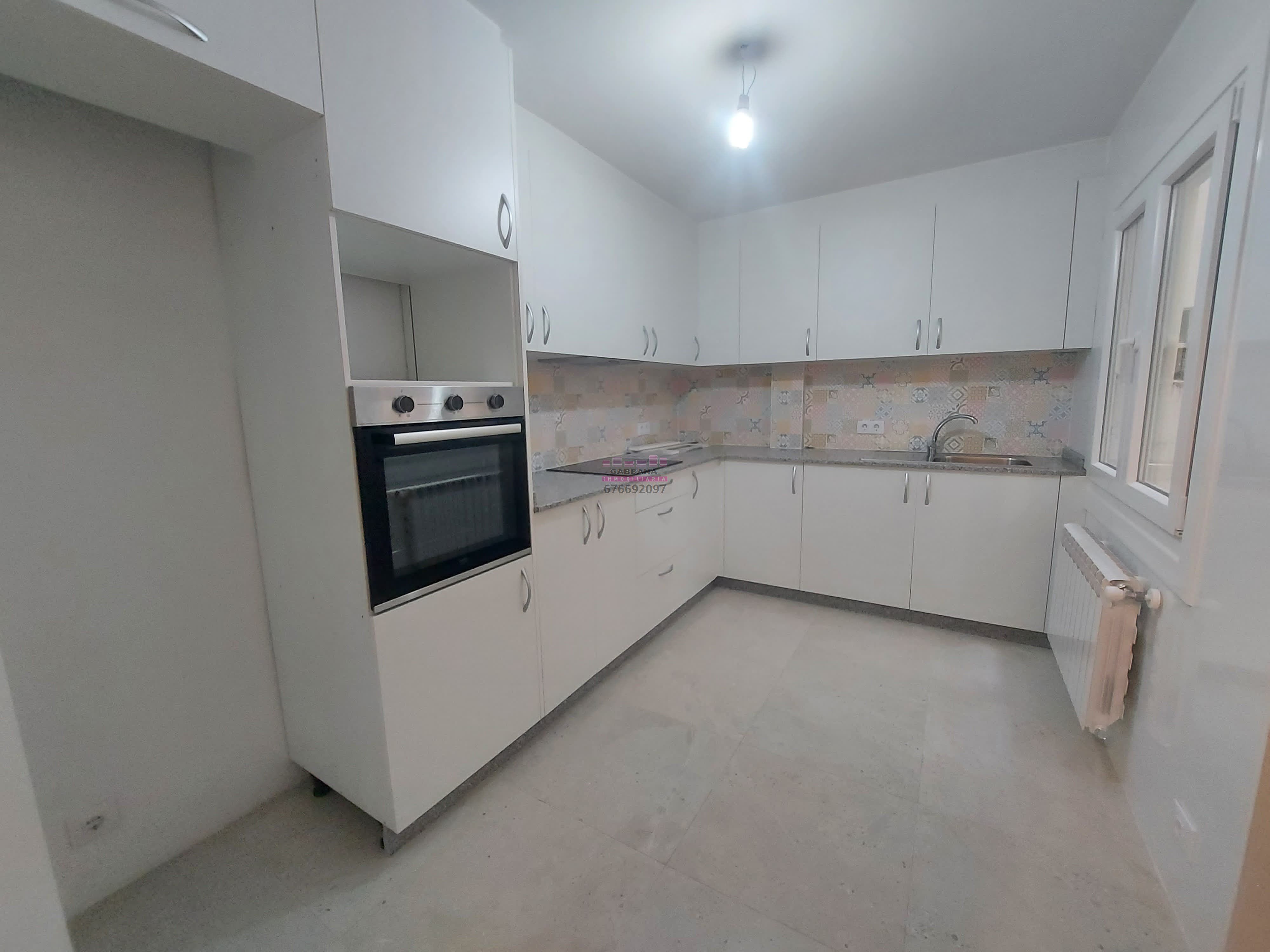 Piso de alquiler en Rúa do Conde de Torrecedeira, Berbés - Peritos