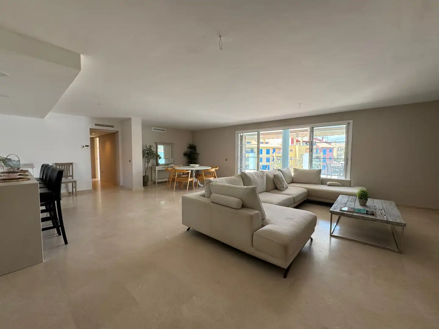 Sala d'estar de Àtic en venda en Sotogrande amb Aire condicionat, Calefacció i Terrassa