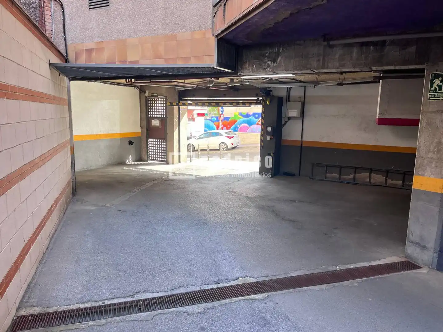 Parking de Piso en venta en Madrid con Aire acondicionado, Calefacción y Jardín privado