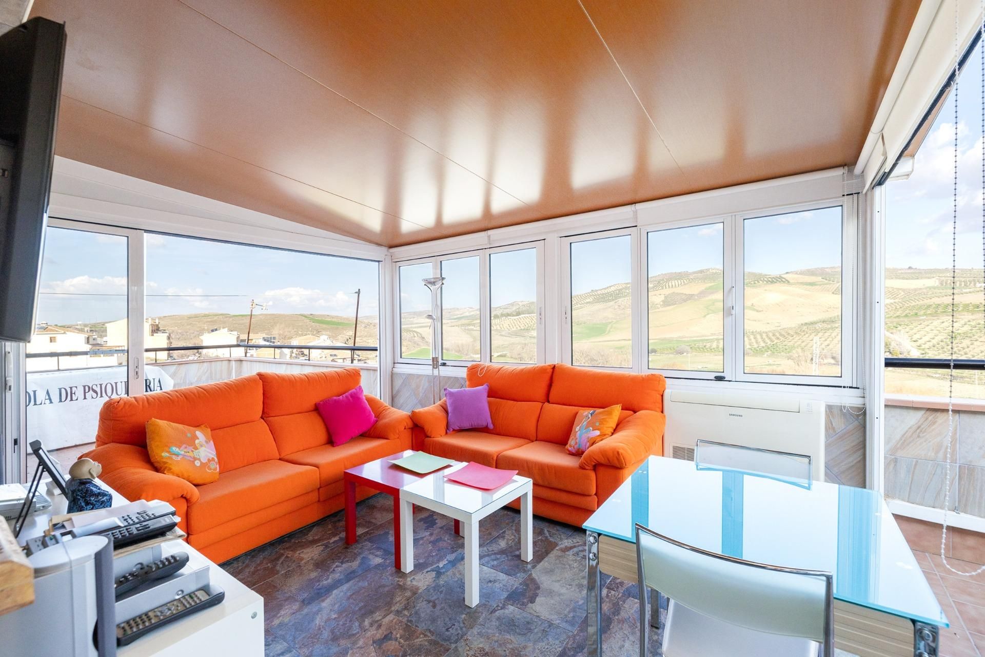 Wohnzimmer von Dachboden zum verkauf in Alhama de Granada mit Klimaanlage, Heizung und Parkett