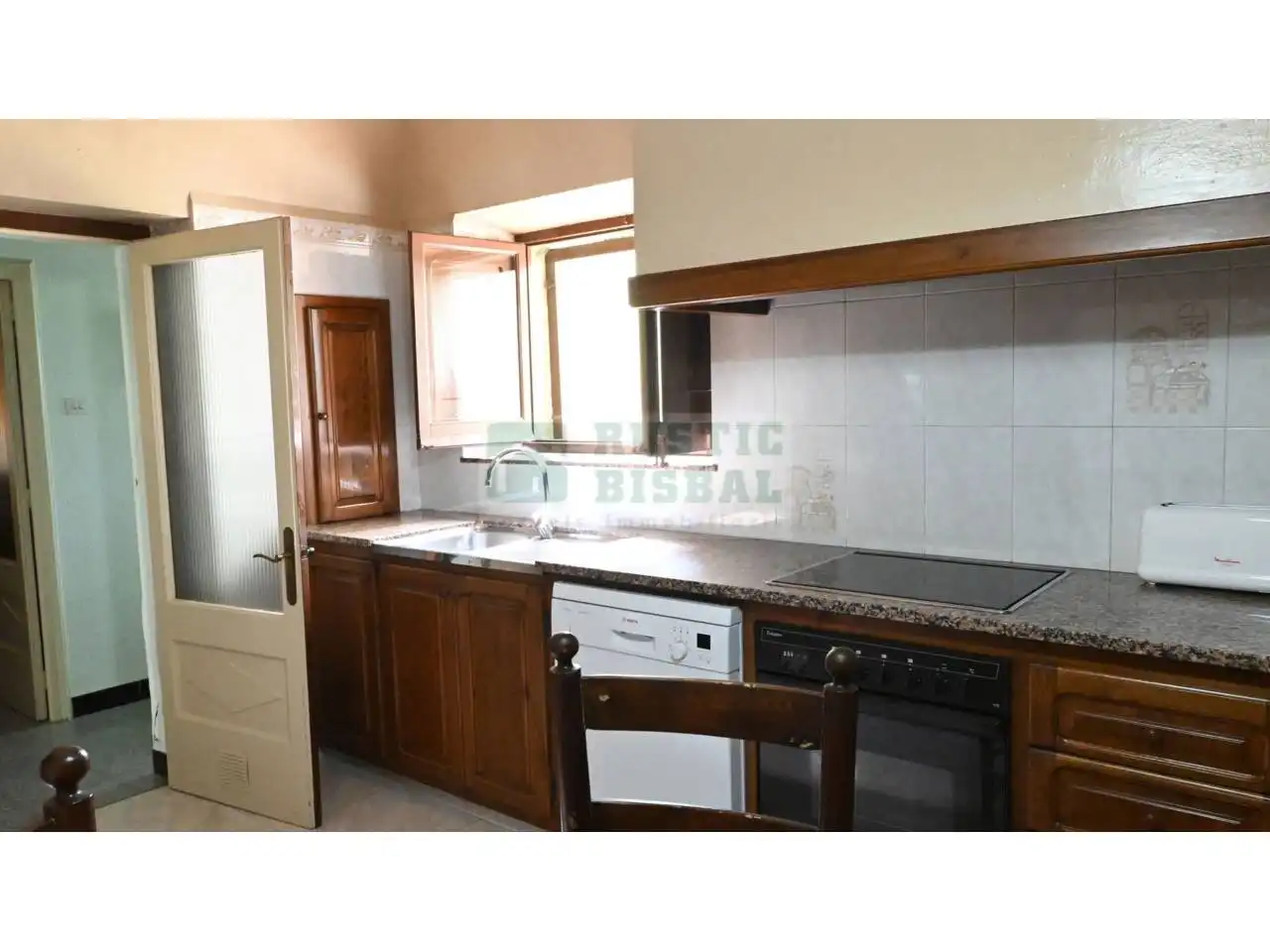 Cocina de Finca rústica en venta en La Bisbal d'Empordà con Calefacción y Jardín privado