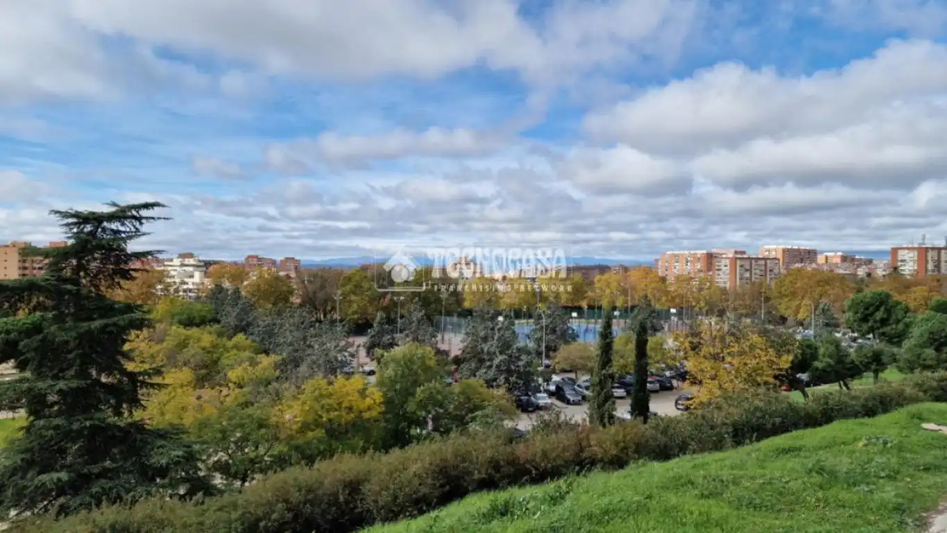 Vista exterior de Local en venta en Madrid con Calefacción