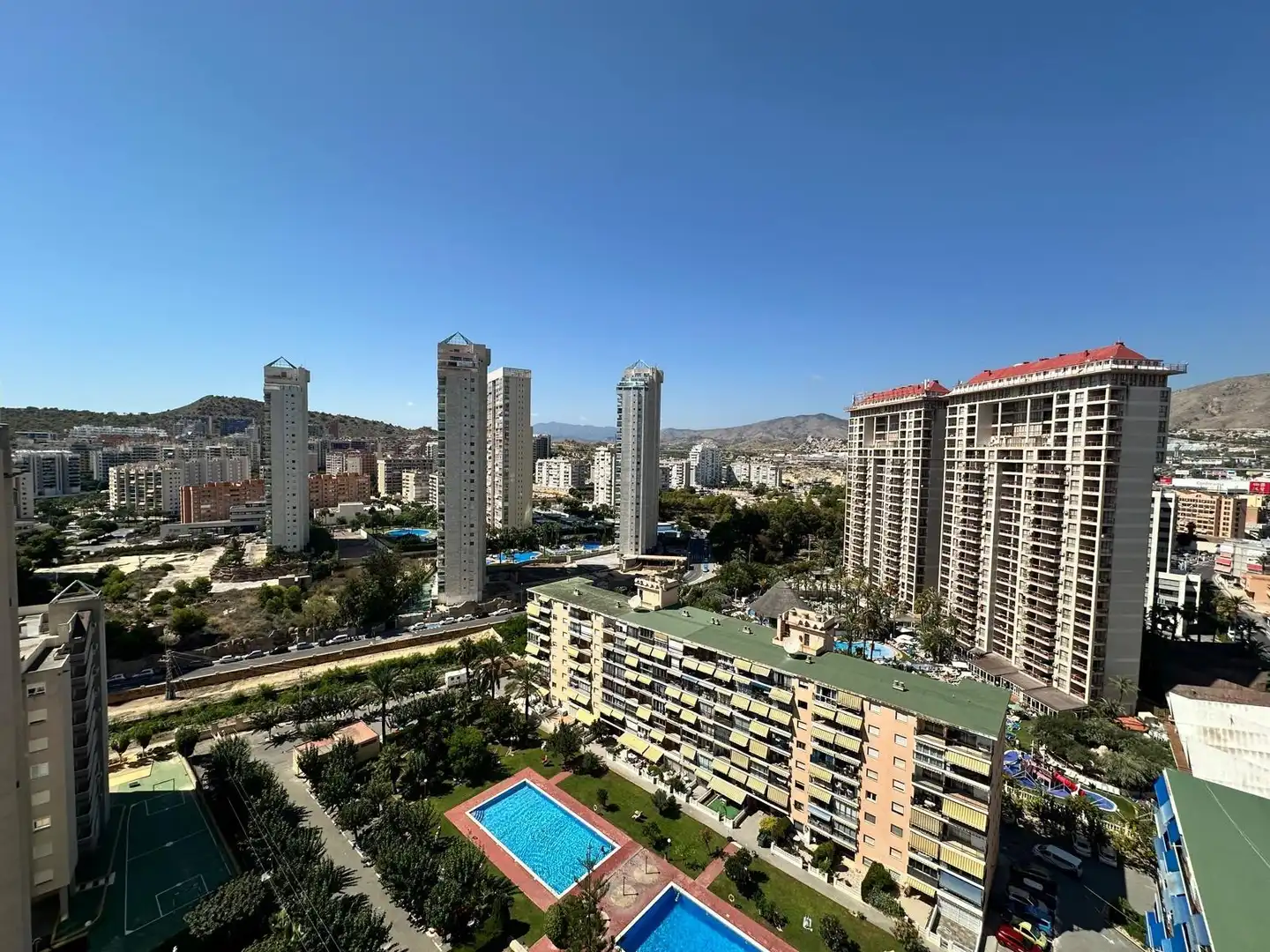 Vista exterior de Estudi en venda en Finestrat amb Jardí privat, Terrassa i Moblat