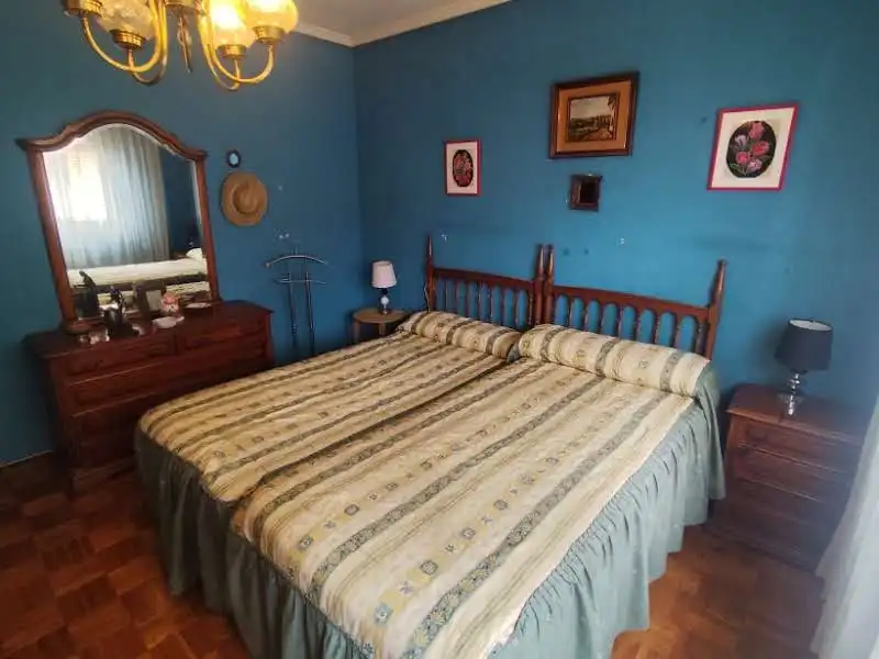 Schlafzimmer von Wohnung zum Verkauf in Pravia mit Heizung, Abstellraum und Möbliert