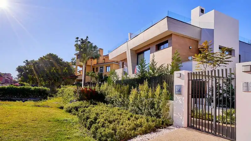 Villa con piscina in vendita a Nueva Andalucía