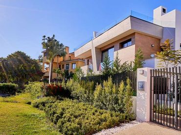 Villa mit Pool zum Verkauf in Nueva Andalucía