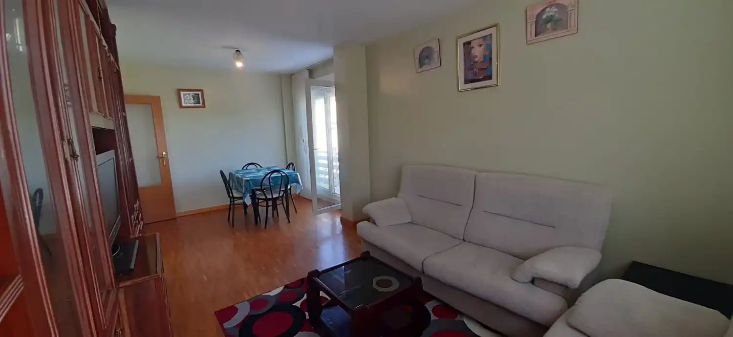 Sala de estar de Piso en venta en Bárcena de Cicero con Calefacción, Parquet y Terraza
