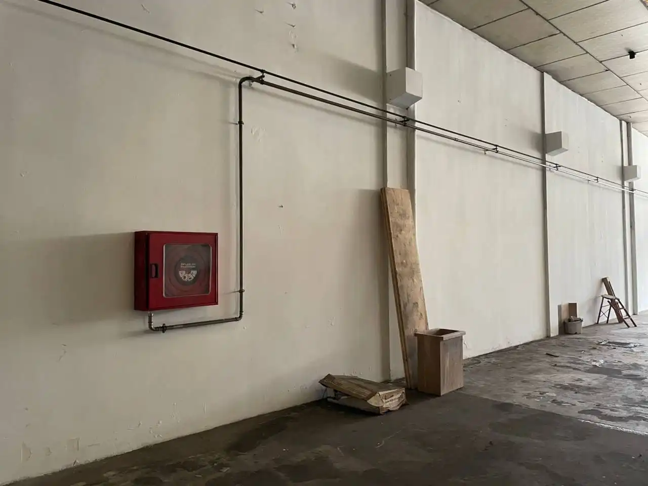 Vista exterior de Nave industrial de alquiler en Vic con Alarma