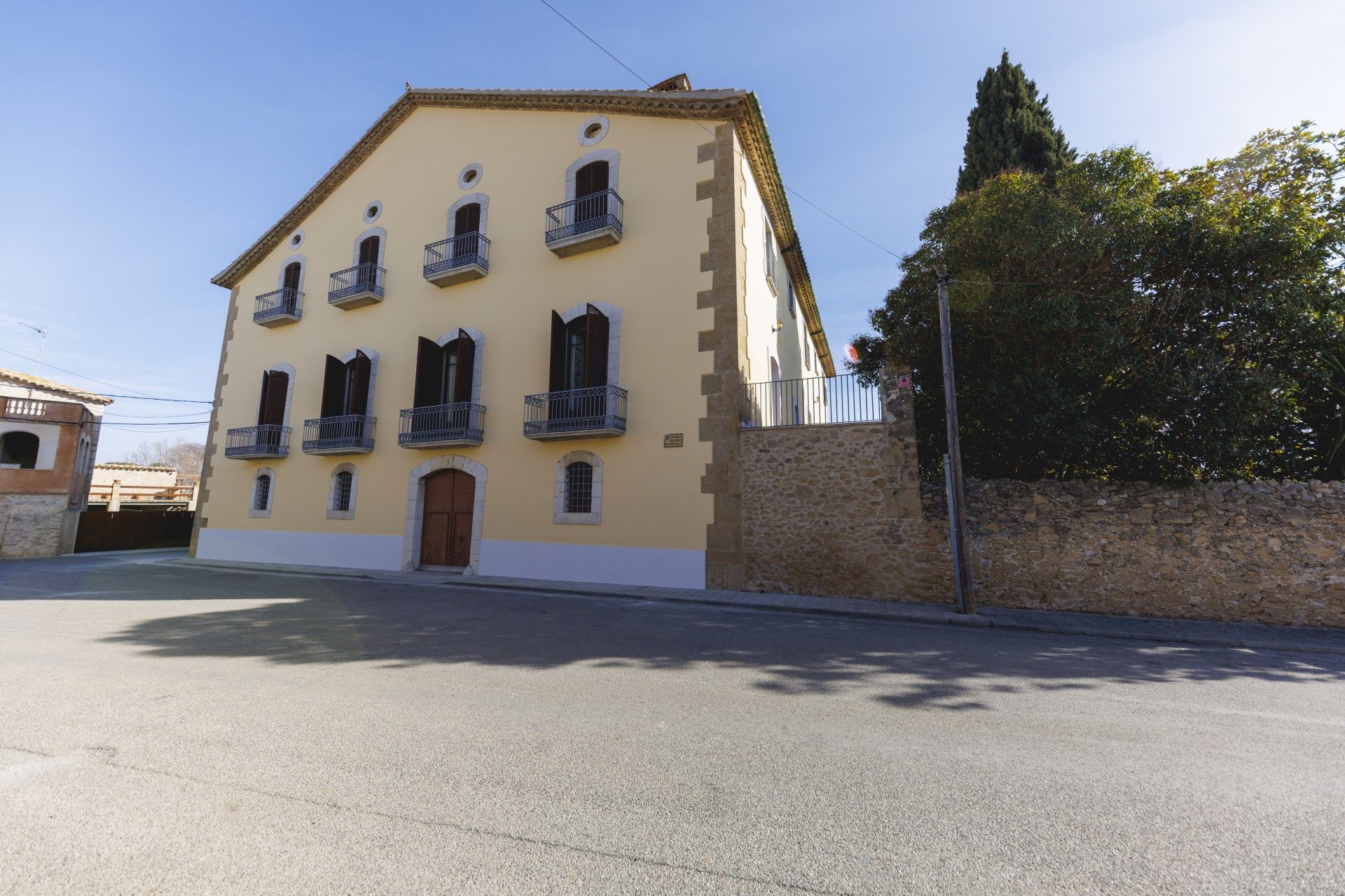 Vista exterior de Finca rústica en venda en Borrassà amb Calefacció, Terrassa i Piscina