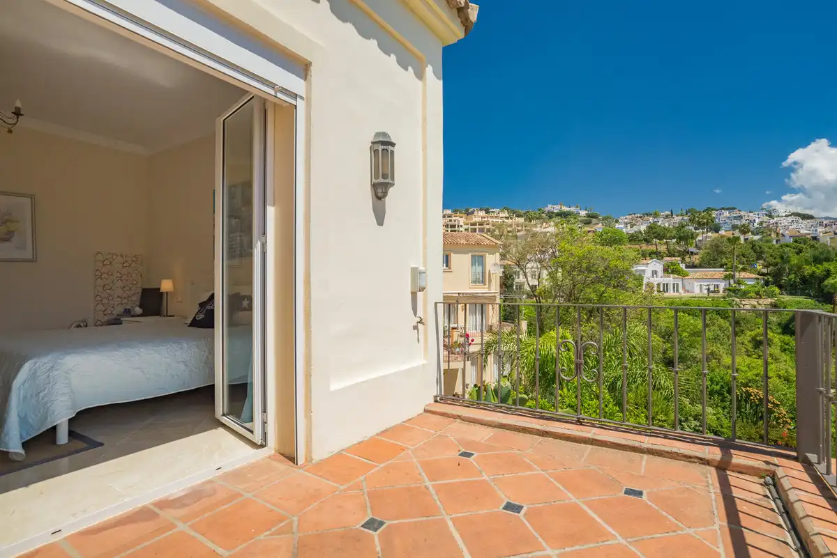 Dormitori de Casa o xalet en venda en Málaga amb Aire condicionat, Terrassa i Moblat