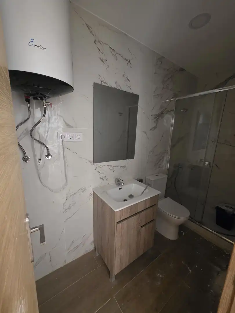 Badezimmer von Wohnung zur Miete in Parla mit Waschmaschine
