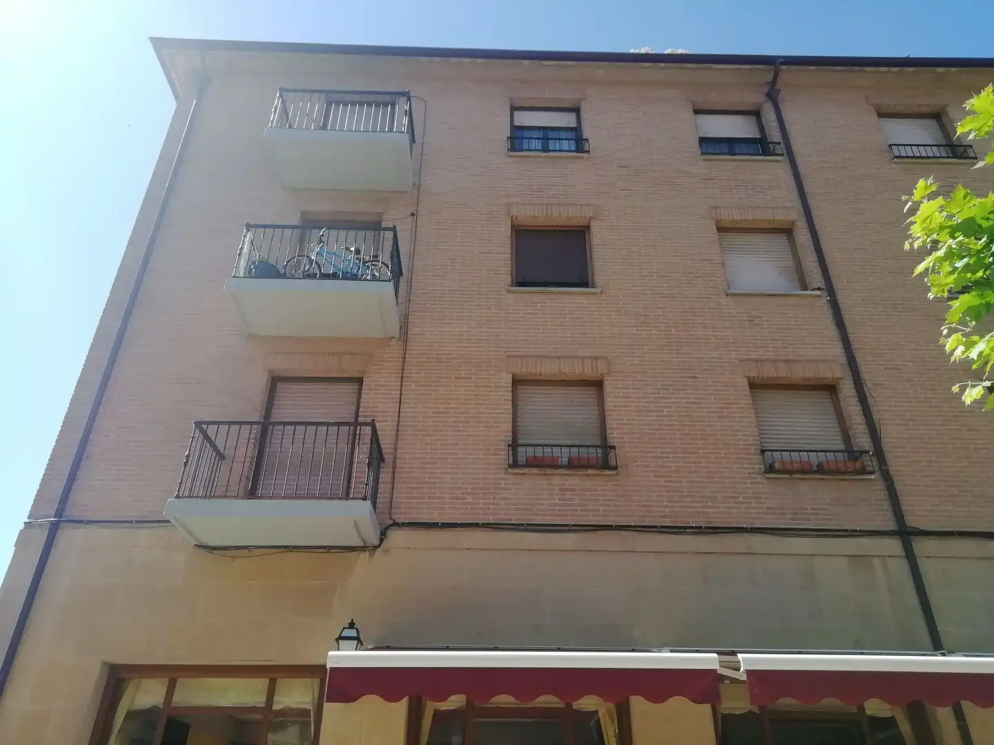 Vista exterior de Pis en venda en Navarrete amb Calefacció, Terrassa i Traster
