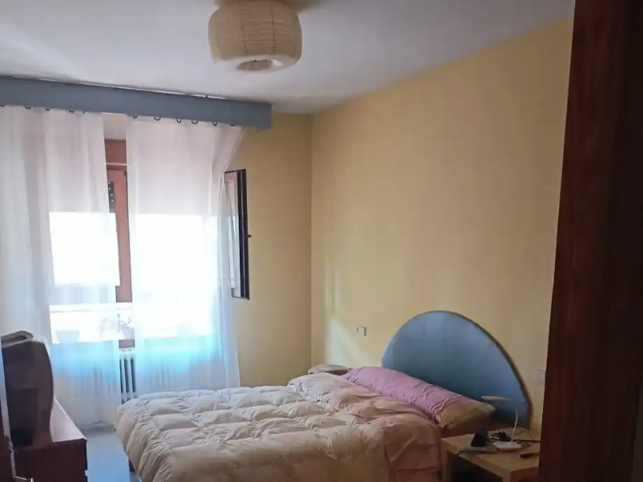 Schlafzimmer von Wohnung zur Miete in Industria