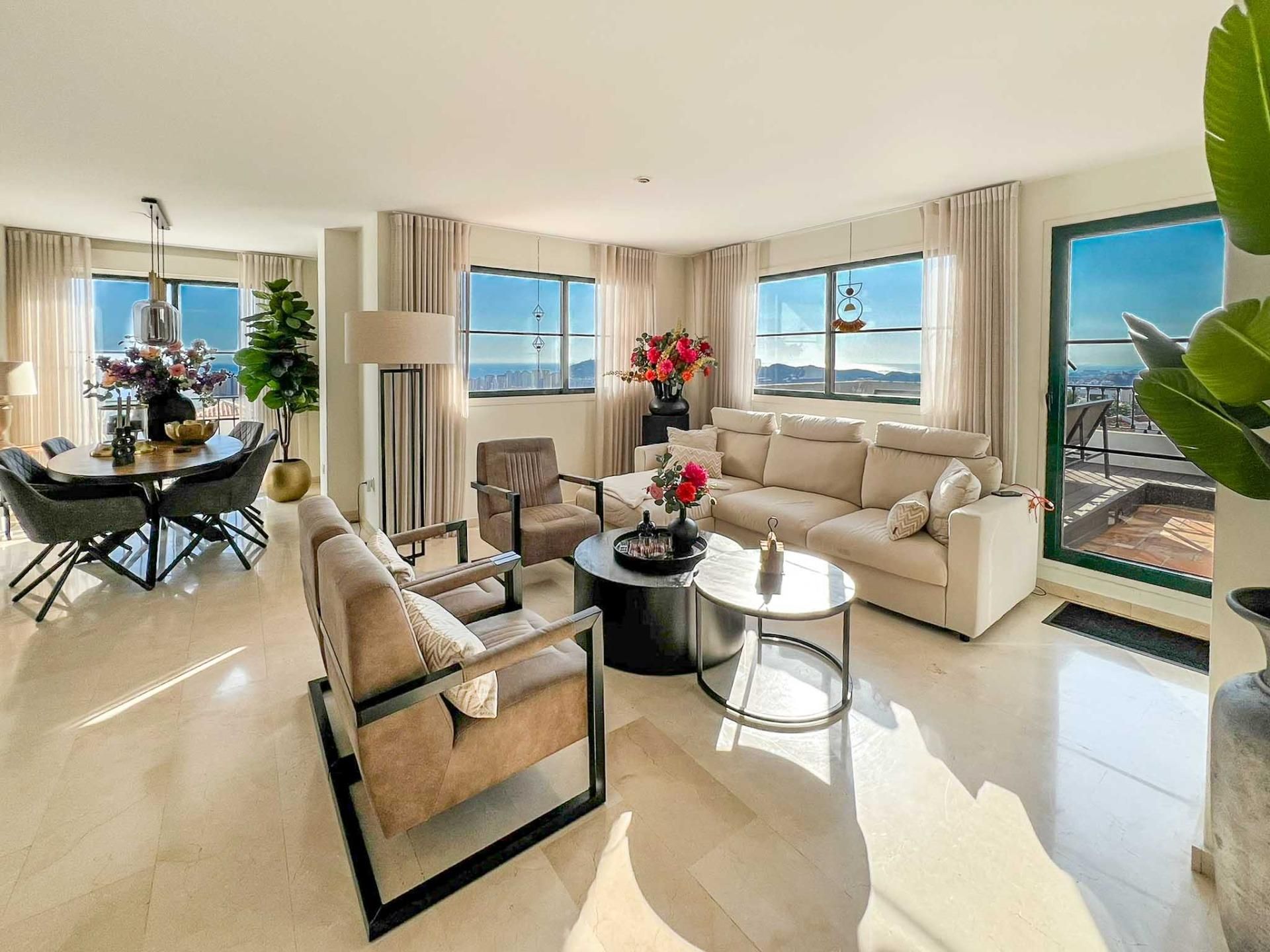 Sala d'estar de Àtic en venda en Finestrat amb Aire condicionat, Jardí privat i Terrassa