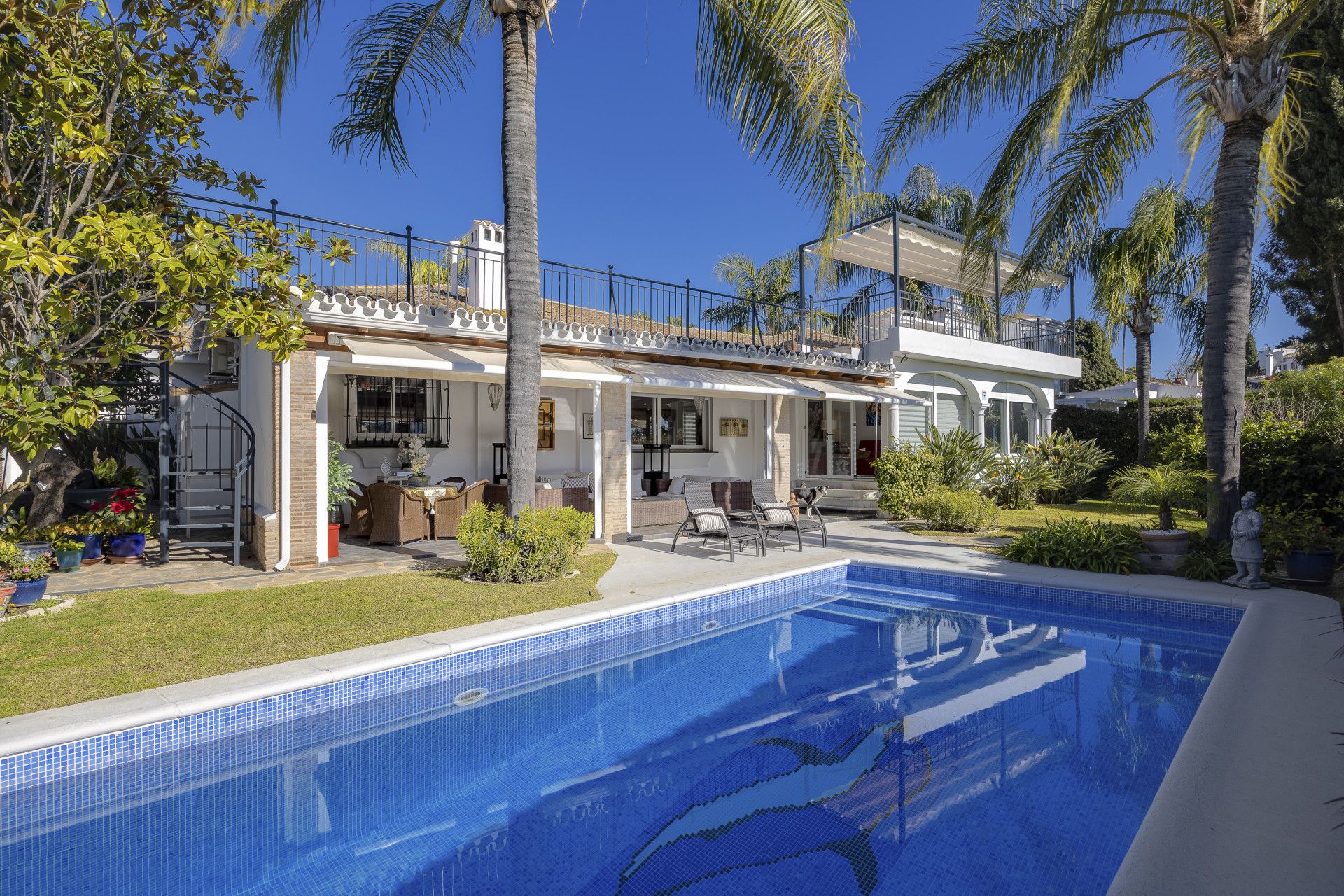 Vista exterior de Casa o chalet en venta en Marbella con Aire acondicionado, Jardín privado y Terraza