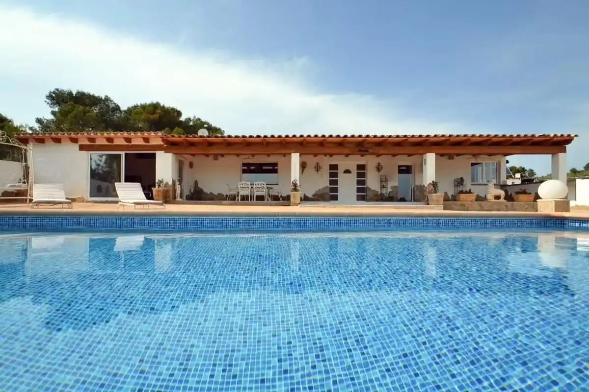 Casa rústica amb piscina en venda a POLIGONO 41