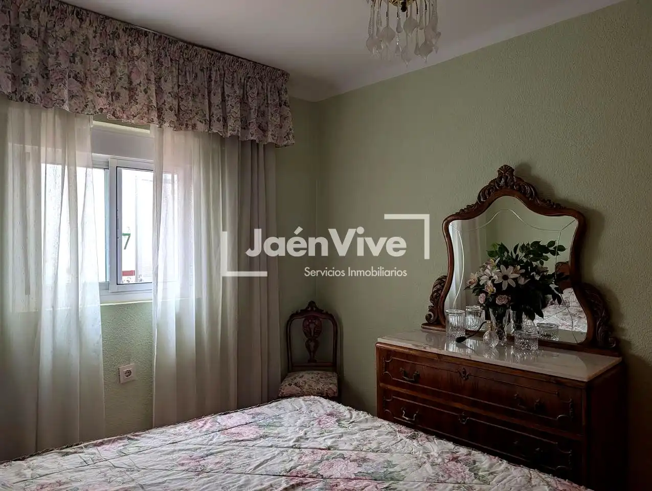 Habitación de Planta baja en venta en Jaén con Aire acondicionado y Amueblado