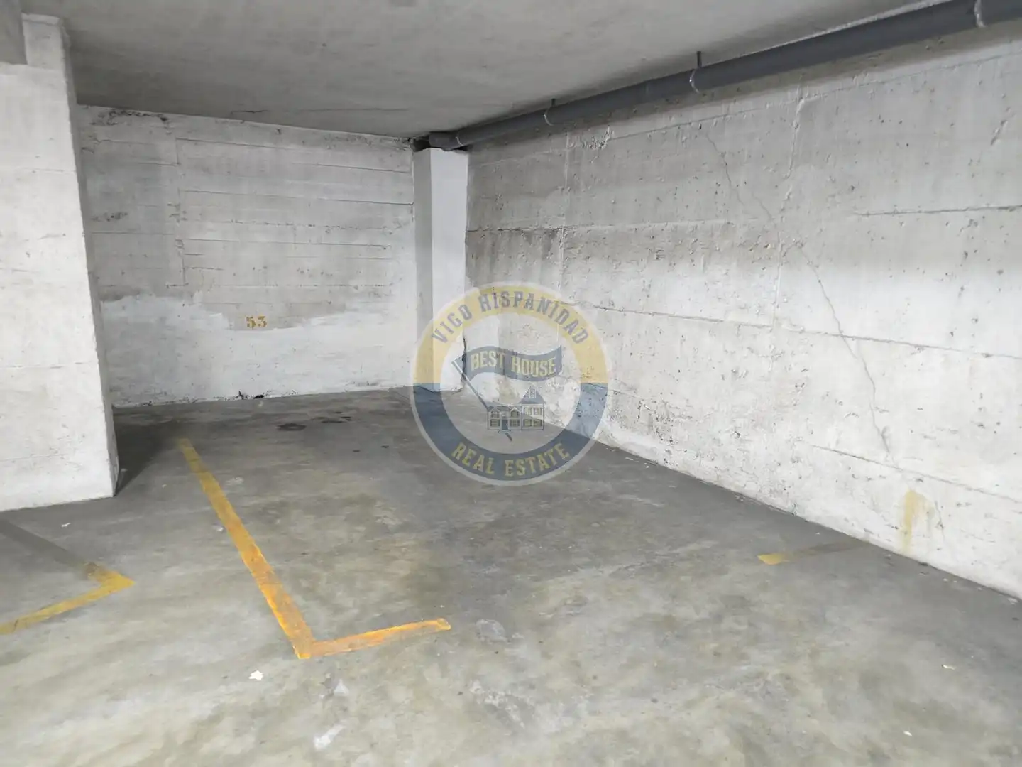Parking de Piso de alquiler en Vigo  con Calefacción, Parquet y Balcón