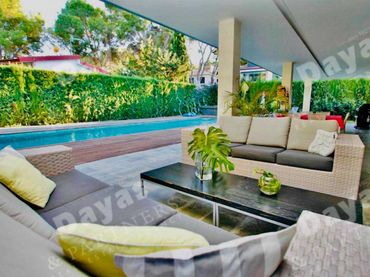 Chalet con piscina en venta en Los Balcones - Los Altos