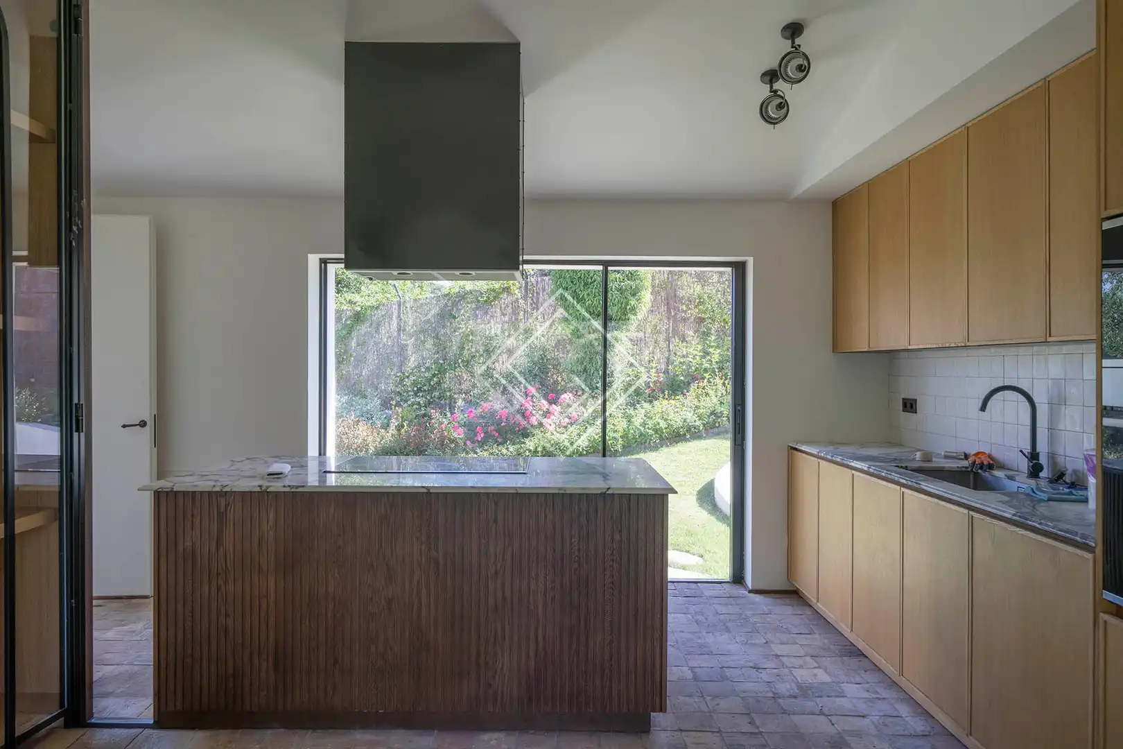 Cuina de Casa o xalet de lloguer en Madrid amb Aire condicionat, Jardí privat i Terrassa