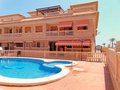 Piscina de Casa adosada en venda en San Pedro del Pinatar amb Aire condicionat, Terrassa i Balcó