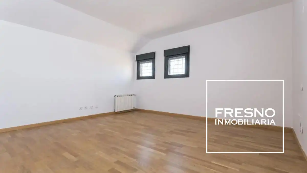 Habitación de Casa adosada en venta en Rivas-Vaciamadrid con Jardín privado