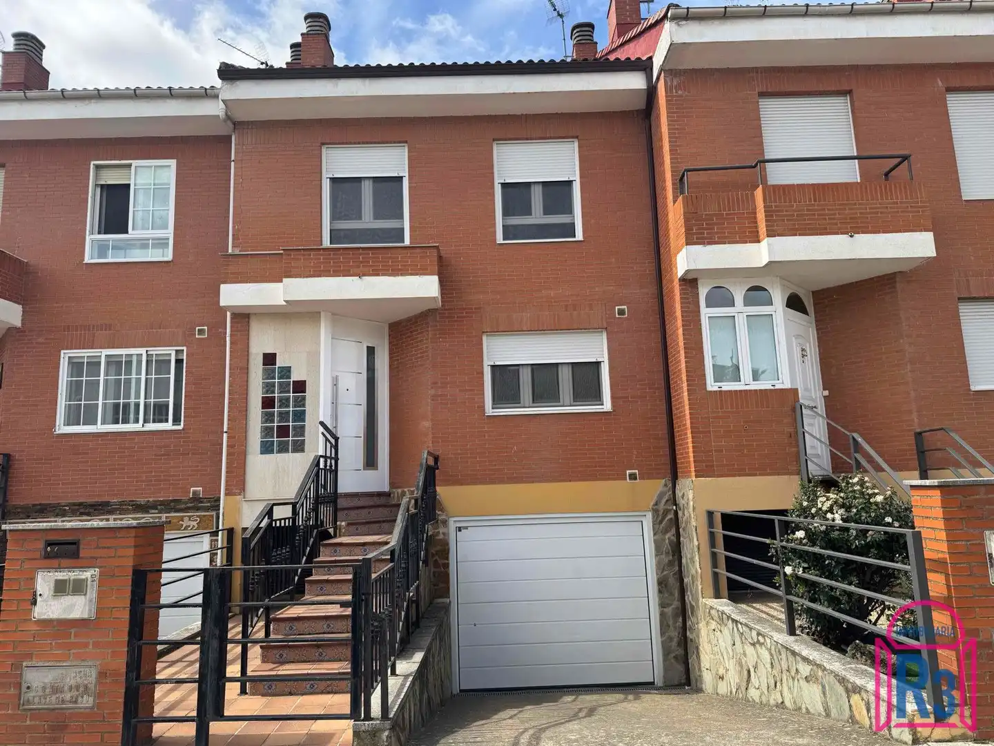 Außenansicht von Einfamilien-Reihenhaus zum Verkauf in San Andrés del Rabanedo mit Heizung und Privatgarten