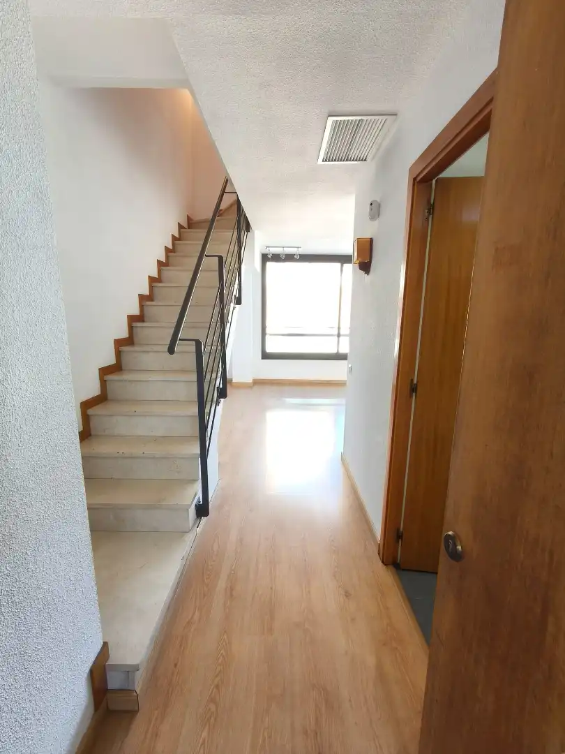 Maisonette zum Verkauf in Barcelona mit Klimaanlage, Heizung und Parkett