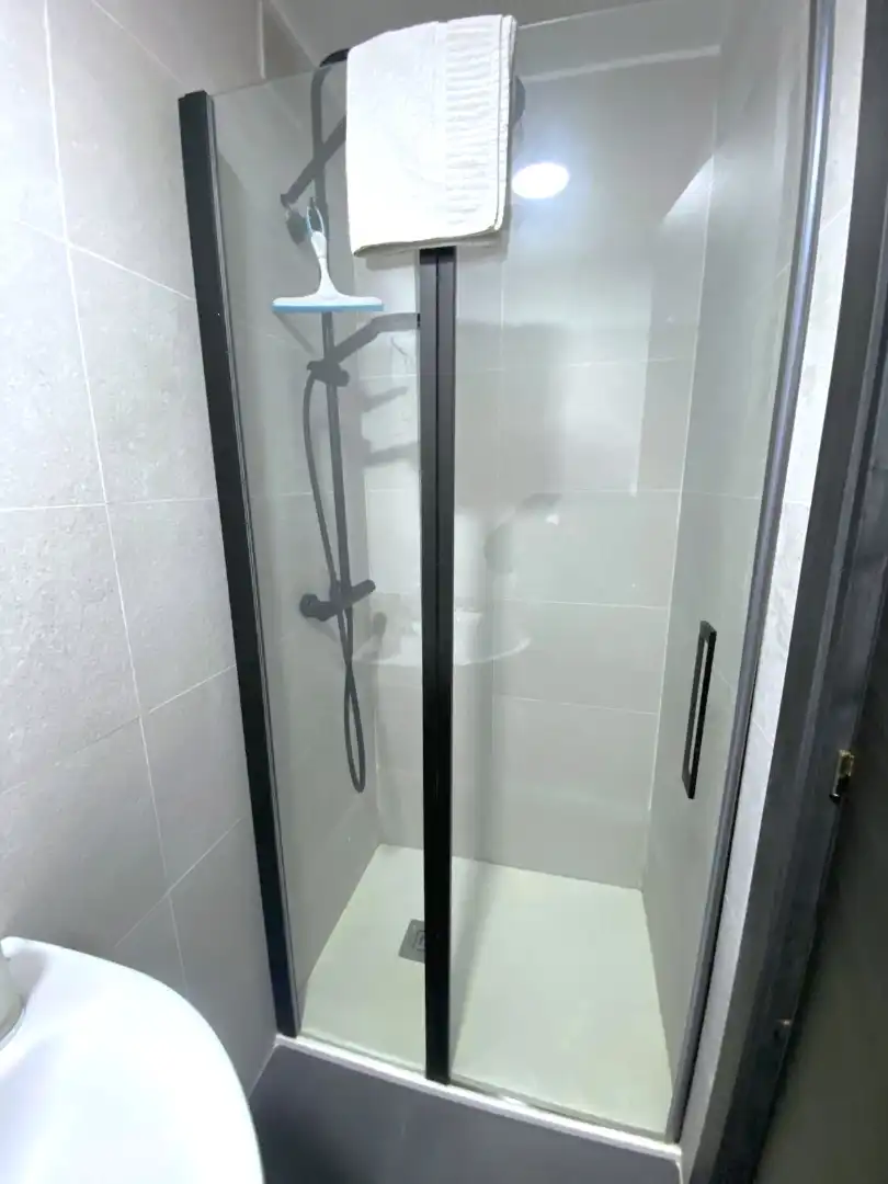Bany de Pis en venda en Castro-Urdiales amb Calefacció, Terrassa i Balcó