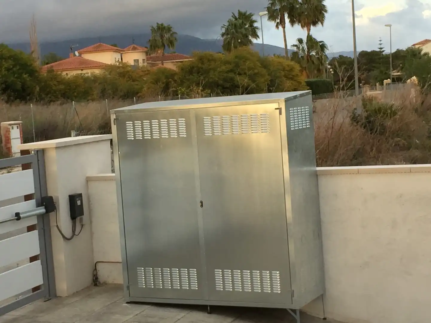 Vista exterior de Casa o chalet en venta en L'Alfàs del Pi con Aire acondicionado, Calefacción y Jardín privado