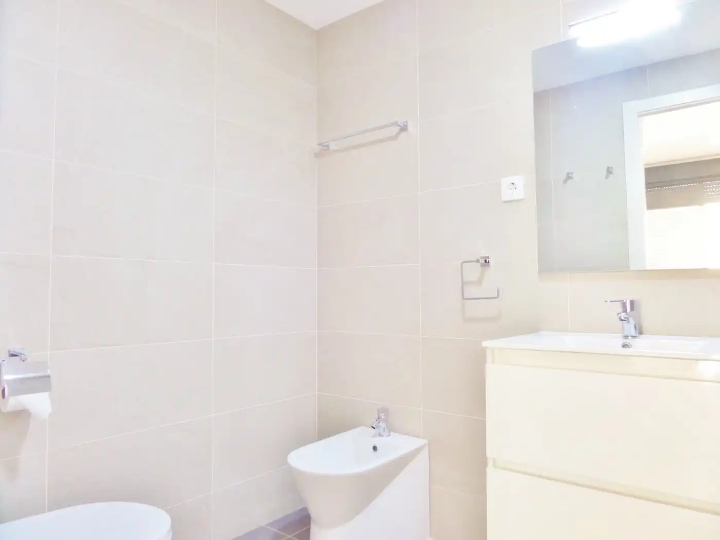 Bathroom of Flat for rent in El Campello  with Air Conditioner, Private garden and Terrace