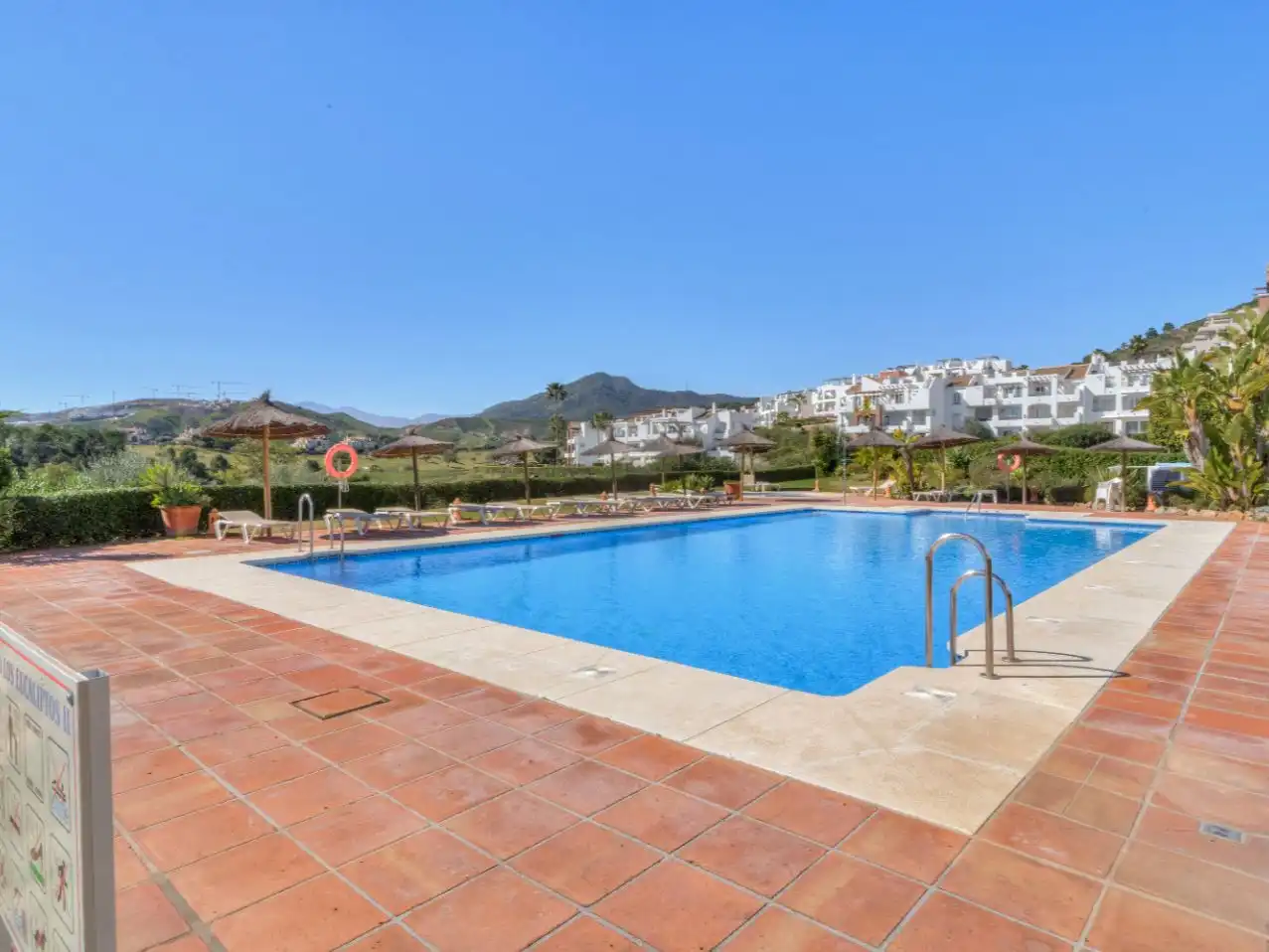 Jardín de Piso en venta en Benahavís con Aire acondicionado y Terraza