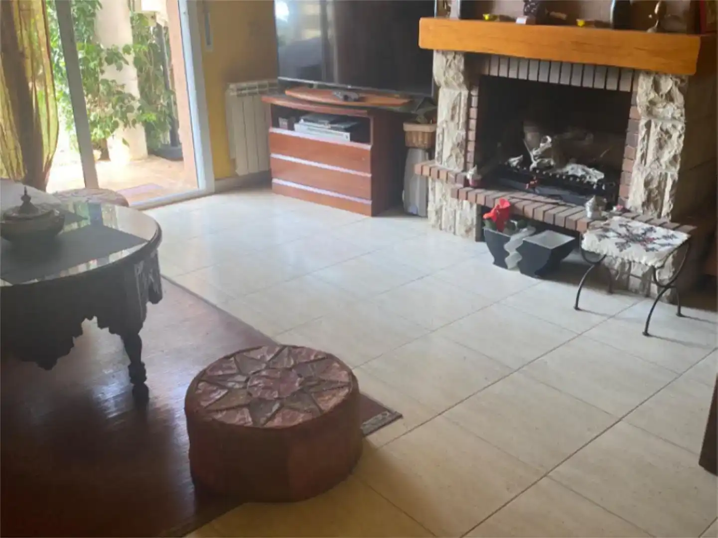 Sala d'estar de Casa o xalet en venda en Cubelles amb Piscina