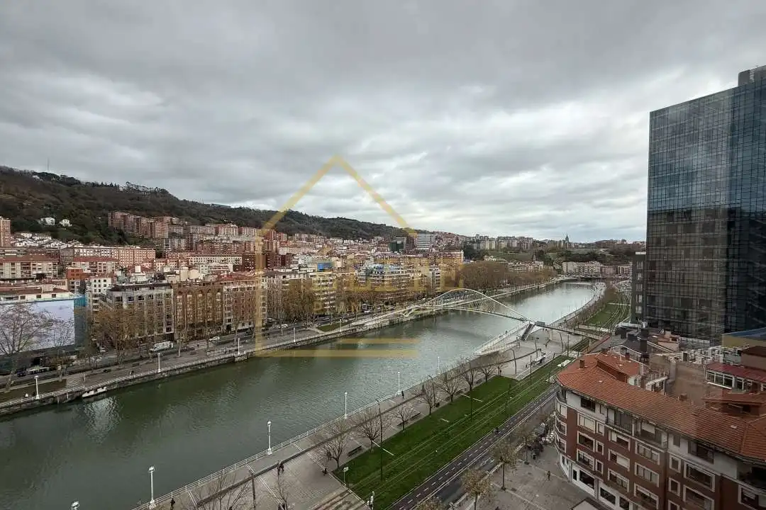 Vista exterior de Pis en venda en Bilbao  amb Calefacció, Terrassa i Traster