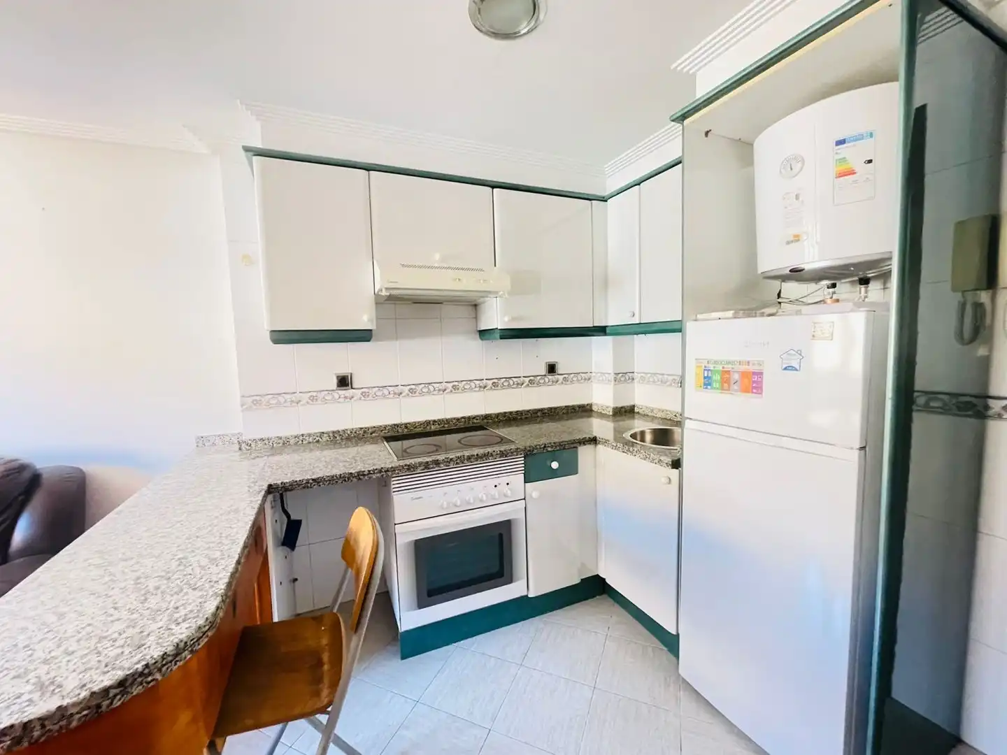 Cuina de Apartament en venda en Gijón  amb Calefacció i Traster