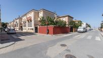 Vista exterior de Casa o xalet en venda en Vegas del Genil amb Aire condicionat i Terrassa