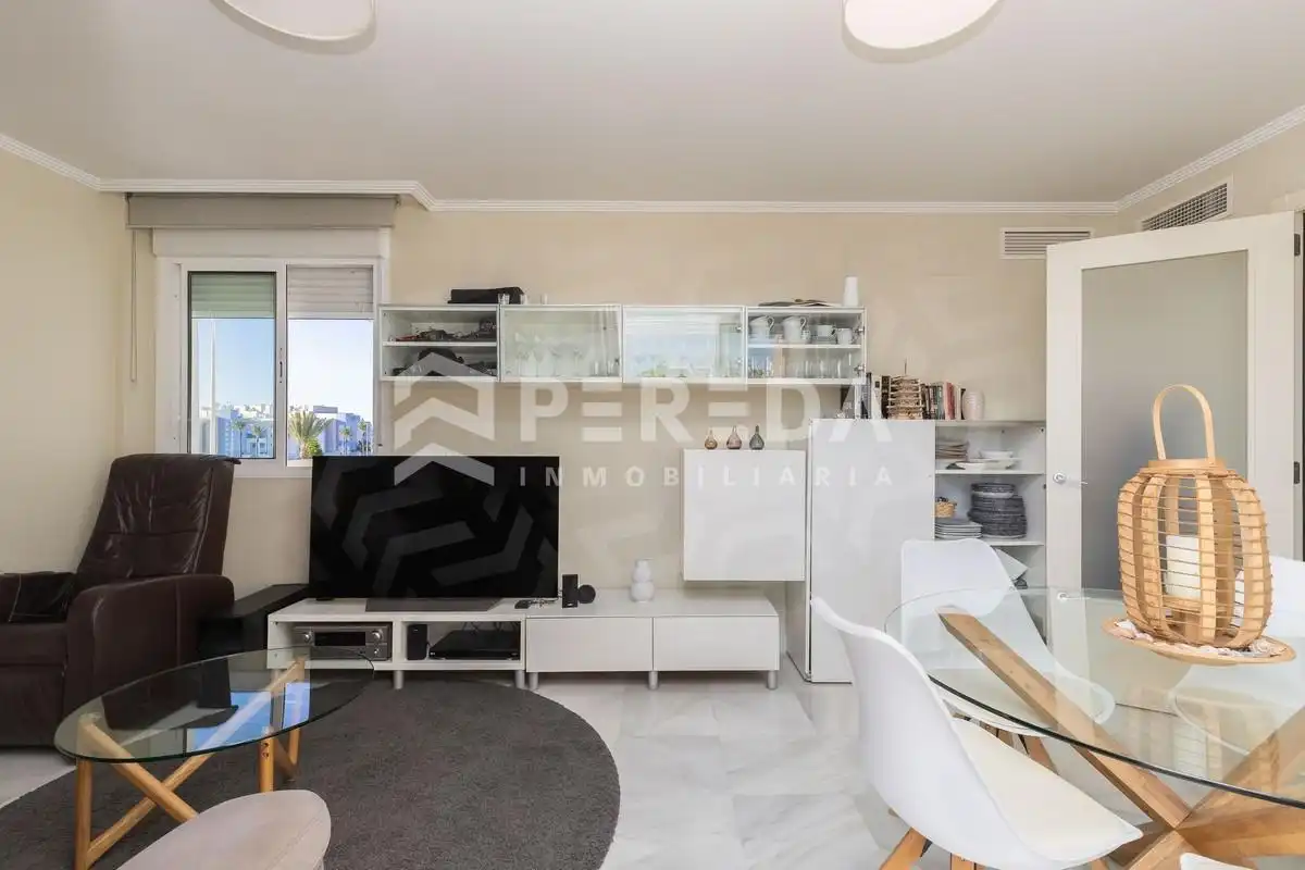 Sala de estar de Piso en venta en Roquetas de Mar con Aire acondicionado y Piscina comunitaria