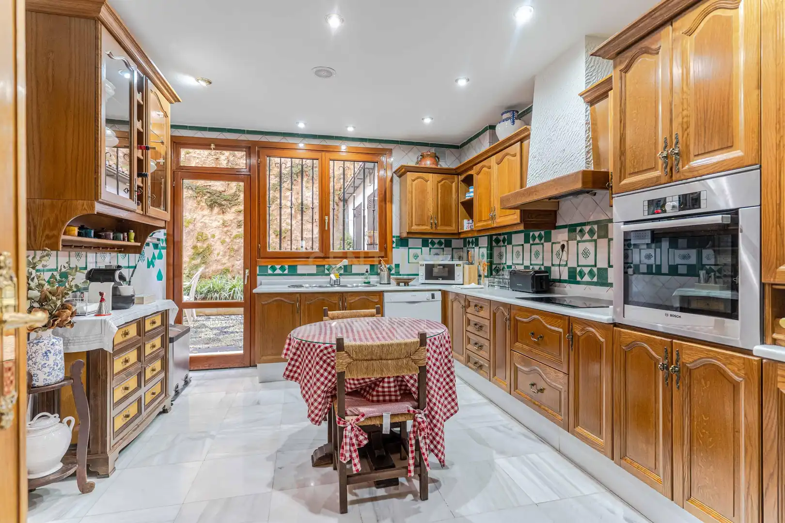 Cocina de Dúplex en venta en Granada con Aire acondicionado, Jardín privado y Trastero