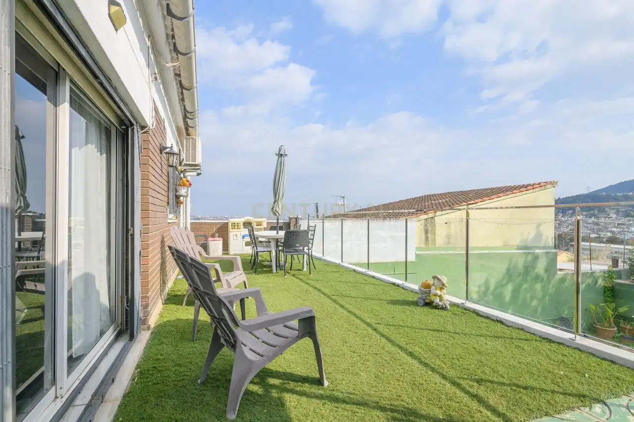 Casa con jardín en venta en Sant Vicenç Dels Horts, imagen 2