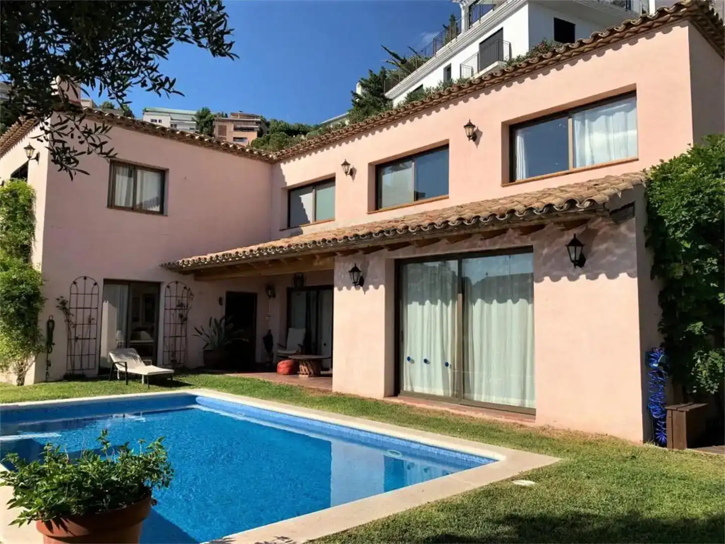 Vista exterior de Casa o chalet de alquiler en Sitges con Aire acondicionado, Piscina y Amueblado